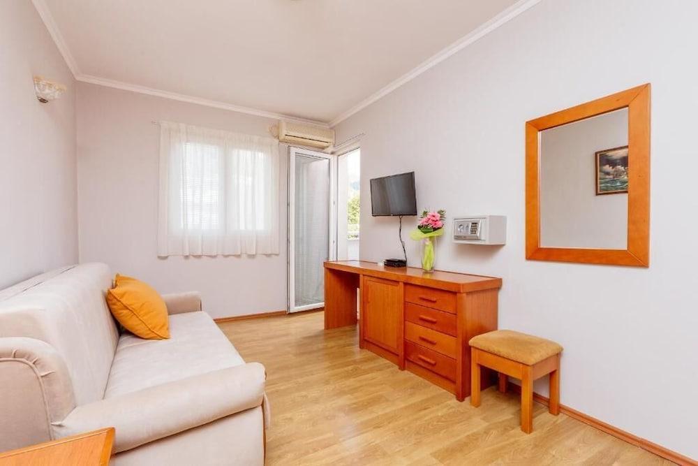 Apartments Perper Тиват Екстериор снимка
